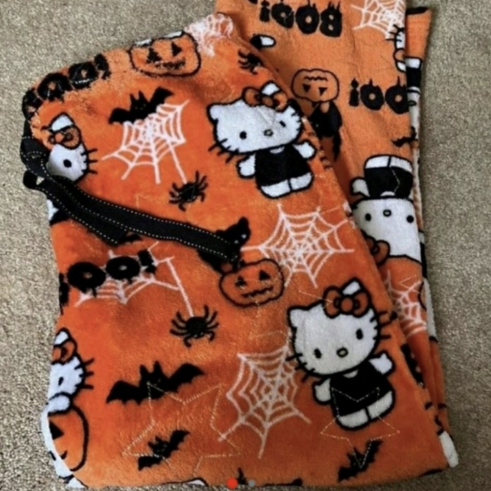 ISO hello kitty pajamas